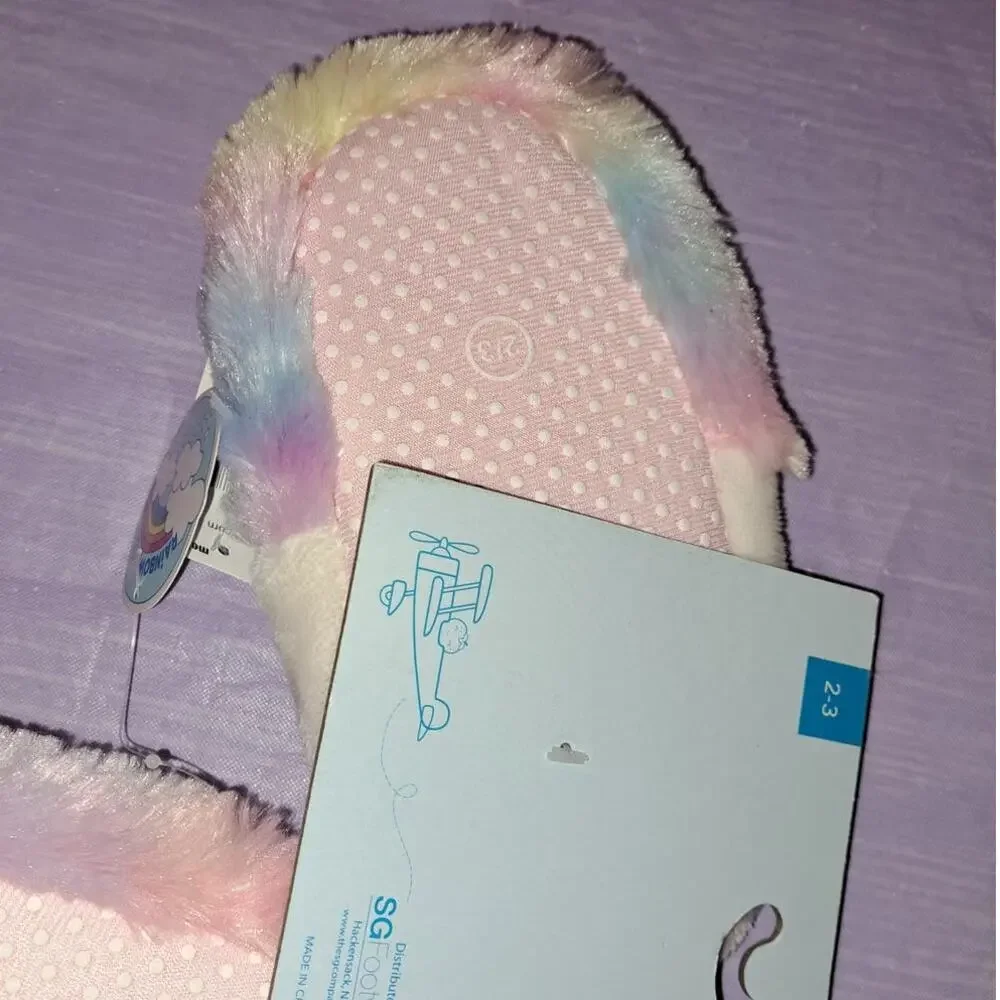 Rainbow Daze Size 2/3 Unicorn Fuzzy Slippers